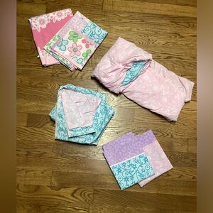 Westpoint Home Queen size reversible sheet set with matching reversible valances